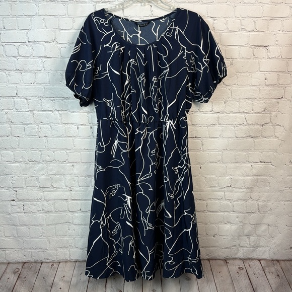 BloomChic Navy & White Graphic Design Elastic Trim Puff Sleeve Dress Size Medium - Picture 2 of 7